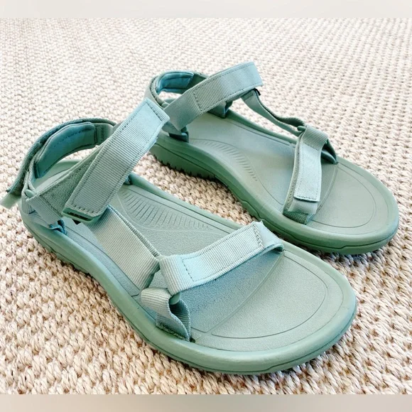 Teva Women's Hurricane Xlt2 Green - women’s 10 - worn once - Picture 4 of 7